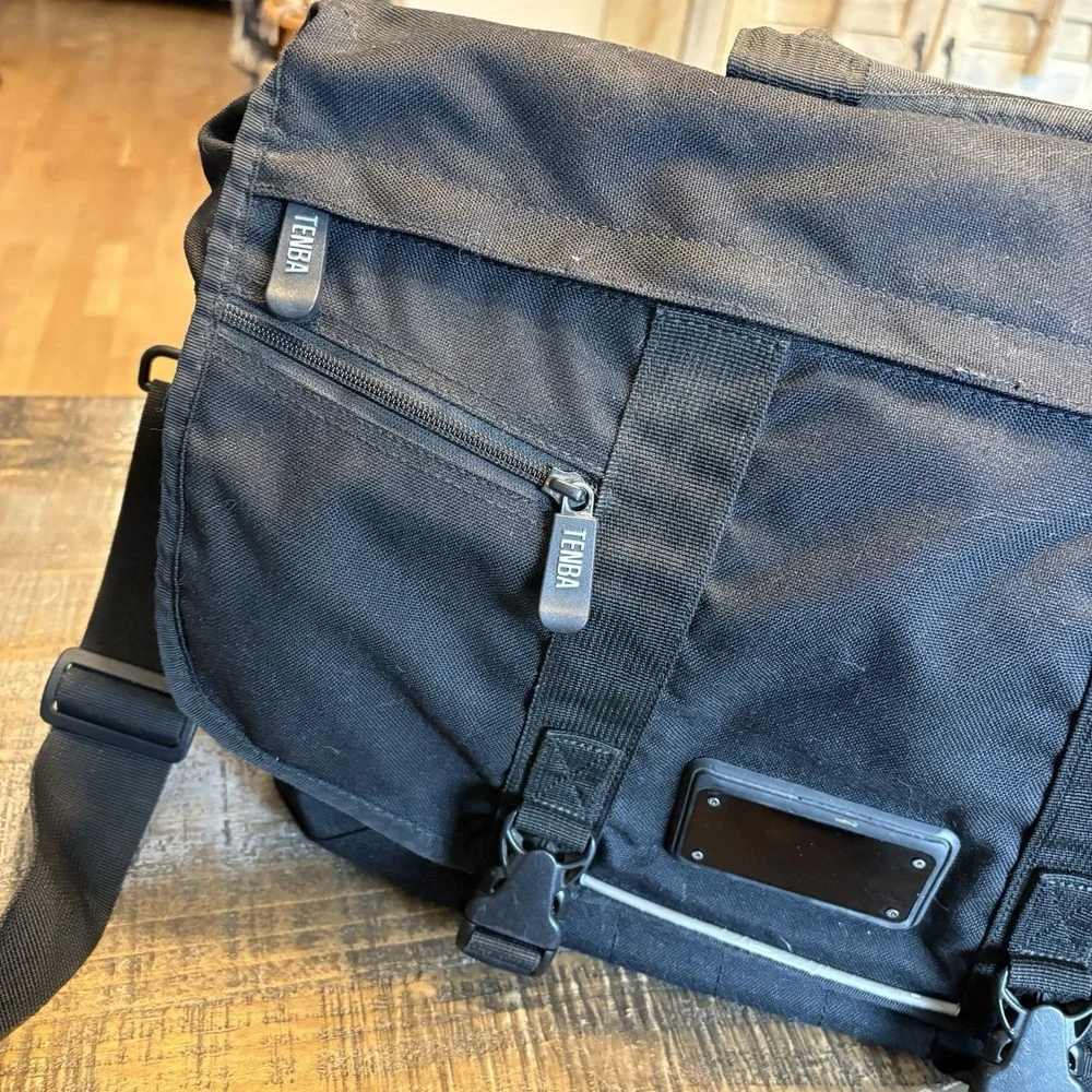 Tenba Large Laptop Messenger Bag Black Camera Padded Strap - PREOWNED
